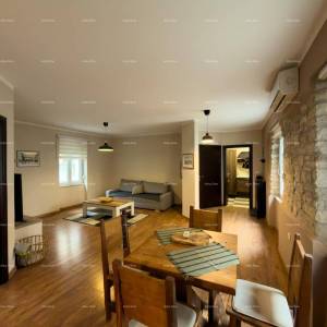 FORUM PJEŠAČKA ZONA. Prodaja lijepo uređenog stana na atraktivnoj lokaciji, Pula, centar!