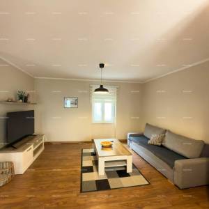 FORUM PJEŠAČKA ZONA. Prodaja lijepo uređenog stana na atraktivnoj lokaciji, Pula, centar!