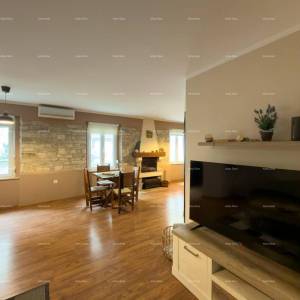 FORUM PJEŠAČKA ZONA. Prodaja lijepo uređenog stana na atraktivnoj lokaciji, Pula, centar!