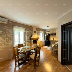 FORUM PJEŠAČKA ZONA. Prodaja lijepo uređenog stana na atraktivnoj lokaciji, Pula, centar!