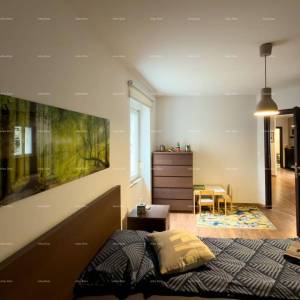 FORUM PJEŠAČKA ZONA. Prodaja lijepo uređenog stana na atraktivnoj lokaciji, Pula, centar!