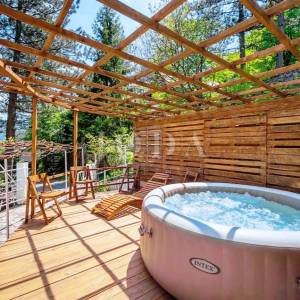 Fužine, Lič kuća u zelenoj oazi