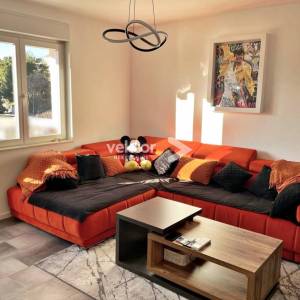 Gornja Vežica, uređen stan s balkonom, peterokatnica