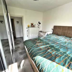 Gornja Vežica, uređen stan s balkonom, peterokatnica