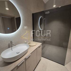 Gorski kotar, Ravna Gora, nova moderna vila s bazenom