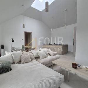 Gorski kotar, Ravna Gora, nova moderna vila s bazenom