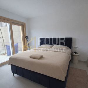 Gorski kotar, Ravna Gora, nova moderna vila s bazenom