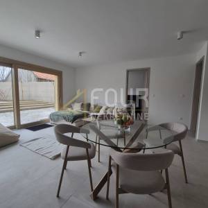 Gorski kotar, Ravna Gora, nova moderna vila s bazenom