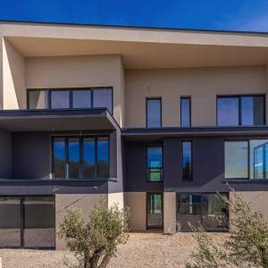 GRAD KRK - Dvoetažni apartman s okućnicom i pogledom na more