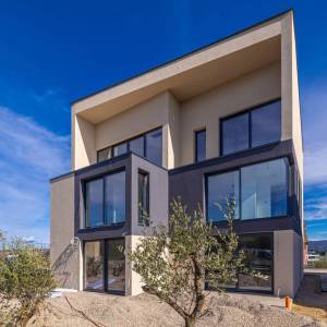 GRAD KRK - Luksuzni apartman u prizemlju s okućnicom