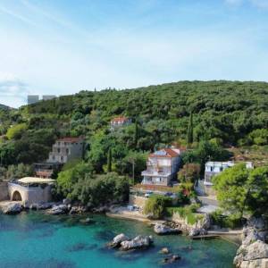 GRAĐEVINSKO ZEMLJIŠTE 1. RED DO MORA - MOLUNAT - CIJENA NA UPIT