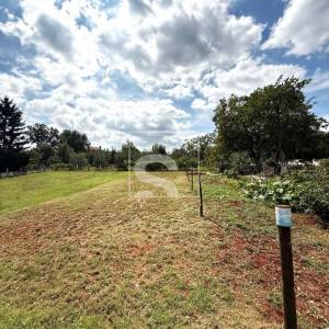 Građevinsko zemljište na mirnoj lokaciji - Loborika 