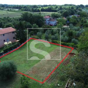 Građevinsko zemljište na mirnoj lokaciji - Loborika 