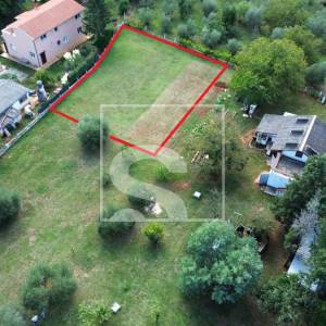 Građevinsko zemljište na mirnoj lokaciji - Loborika 