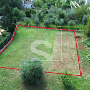 Građevinsko zemljište na mirnoj lokaciji - Loborika 