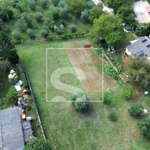 Građevinsko zemljište na mirnoj lokaciji - Loborika 