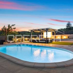 Građevinsko zemljište s bazenom, Bilice