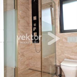 Grižane, moderna kuća s vanjskim i unutarnjim bazenom