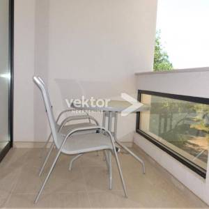 Grižane, moderna kuća s vanjskim i unutarnjim bazenom