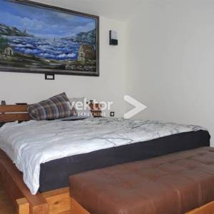 Grižane, moderna kuća s vanjskim i unutarnjim bazenom