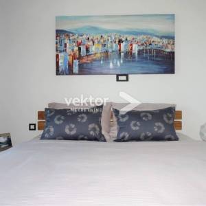 Grižane, moderna kuća s vanjskim i unutarnjim bazenom