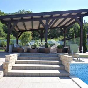 Grižane, moderna kuća s vanjskim i unutarnjim bazenom