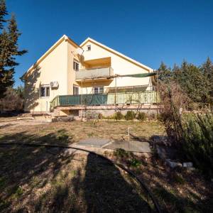 Hrvatska, Šibenik, Skradin – velika kuća s zemljištem, podrumom i mogućnošću dvije stambene jedinice u Dalmaciji