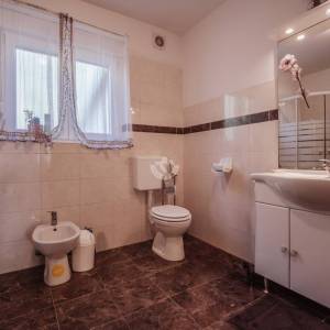 Hrvatska, Šibenik, Skradin – velika kuća s zemljištem, podrumom i mogućnošću dvije stambene jedinice u Dalmaciji