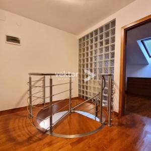 Ičići, dvoetažni stan s pogledom na more, 500 m od plaže