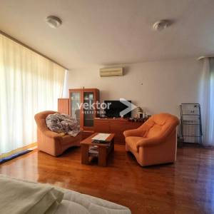 Ičići, dvoetažni stan s pogledom na more, 500 m od plaže