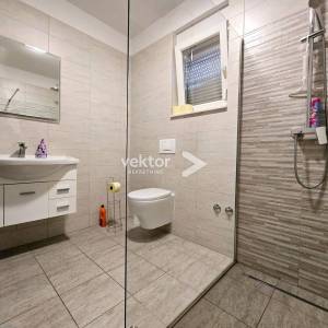 Ičići, kuća s grijanim bazenom