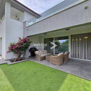 Ičići, kuća s grijanim bazenom