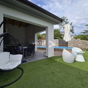 Ičići, kuća s grijanim bazenom