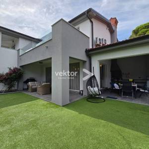 Ičići, kuća s grijanim bazenom