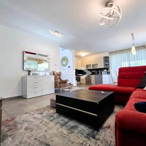 Ičići, kuća s grijanim bazenom