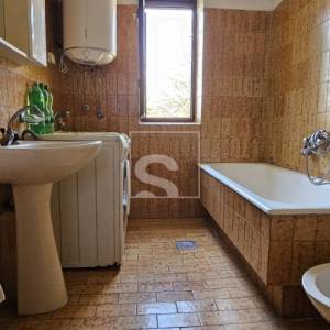 Imanje s Kućom, Konobom i Štalom