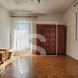 Imanje s Kućom, Konobom i Štalom