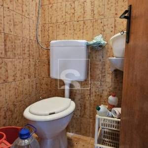 Imanje s Kućom, Konobom i Štalom