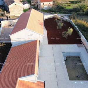 Istarska stancija na prodaju, okolica Grožnjana