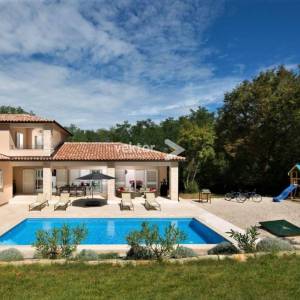 Istarska vila s bazenom i 1.500m2 uređene okućnice