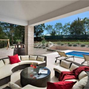 Istarska vila s bazenom i 1.500m2 uređene okućnice