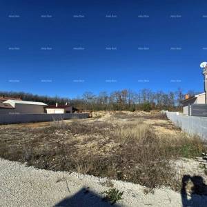 Istra. Bibići. Prodaja građevinskog zemljišta sa ishodovanom pravomoćnom građevinskom dozvolom., Bibići.