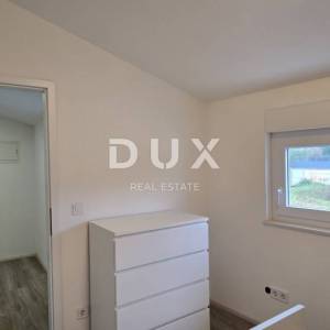 ISTRA, BRTONIGLA - Prostran stan s balkonom i vlastitim parkingom