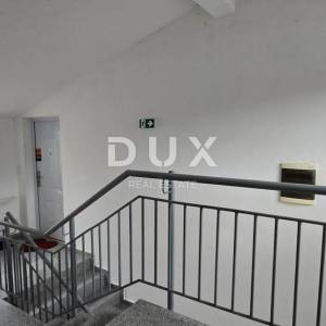 ISTRA, BRTONIGLA - Prostran stan s balkonom i vlastitim parkingom