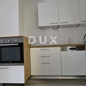 ISTRA, BRTONIGLA - Prostran stan s balkonom i vlastitim parkingom