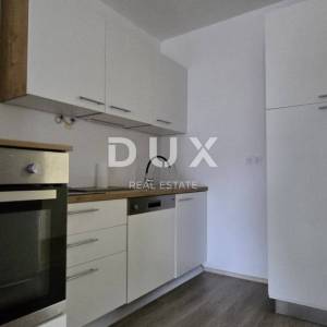 ISTRA, BRTONIGLA - Prostran stan s balkonom i vlastitim parkingom