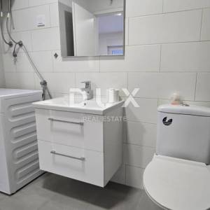 ISTRA, BRTONIGLA - Prostran stan s balkonom i vlastitim parkingom