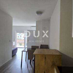 ISTRA, BRTONIGLA - Prostran stan s balkonom i vlastitim parkingom