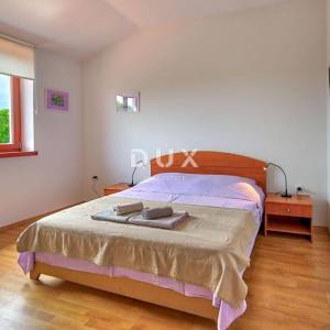 ISTRA, KRNICA - Šarmantna kuća s bazenom u mirnom okruženju