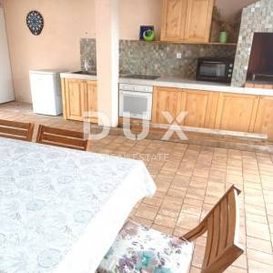 ISTRA, MEDULIN - Prizemnica s parkingom i dvorištem 120 m od plaže